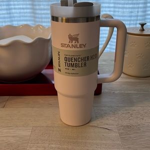 Stanley Flowstate Quencher Tumbler 30oz NWT